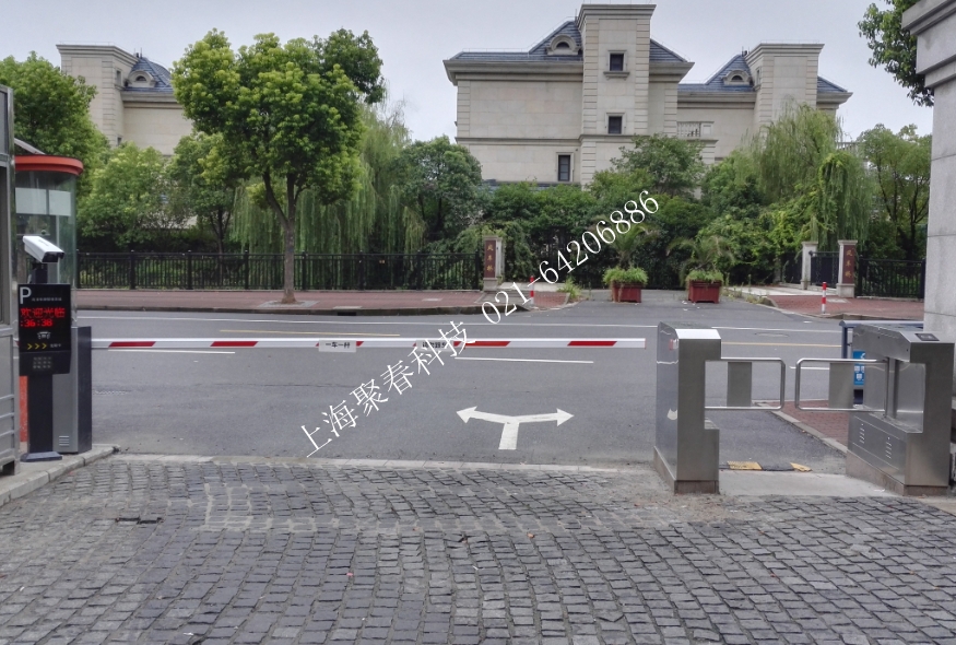 上海浦东小区停车场车牌识别摆闸人行通道